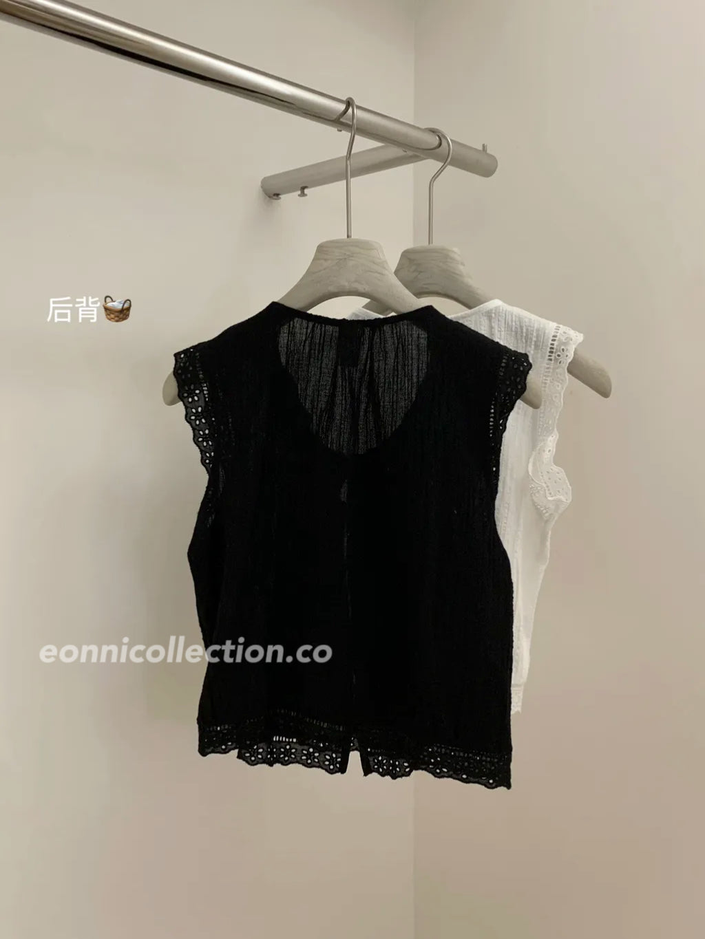 #1003 Textured Lace Trim Sleeveless Blouse(2 Colors)