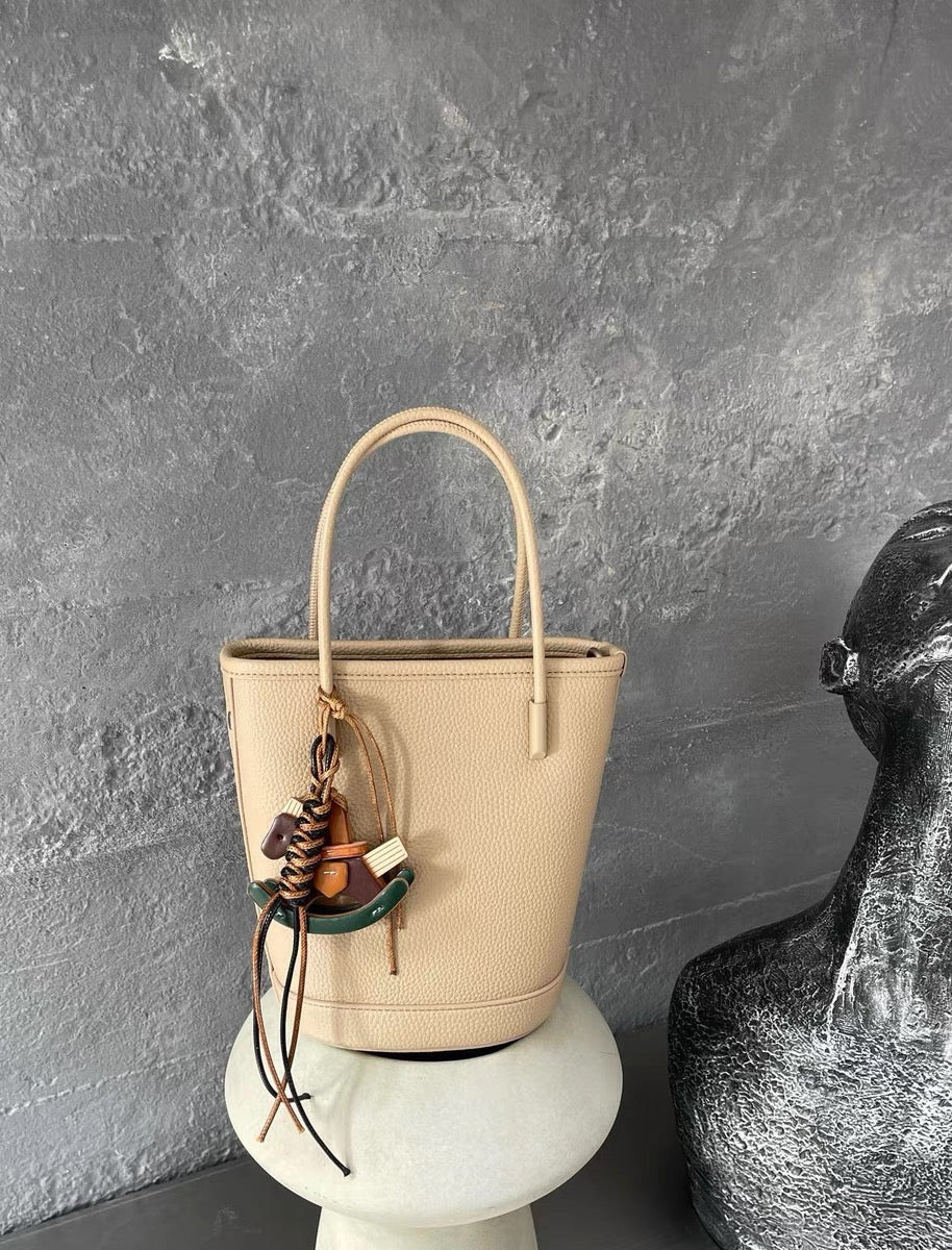 #4006 Structured Leather Bucket Bag
