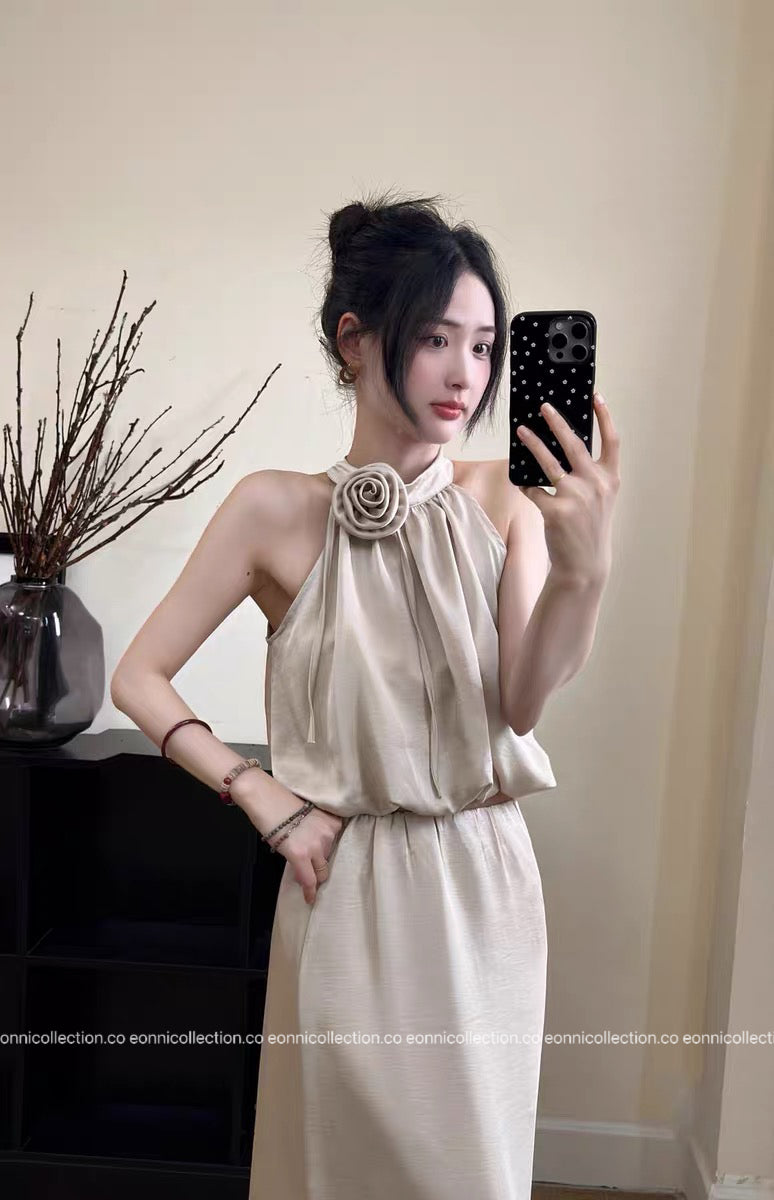 #1066 Couture Style 3D Floral Satin Halter Blouse Embossed Texture & Peplum Silhouette（3 Colors）