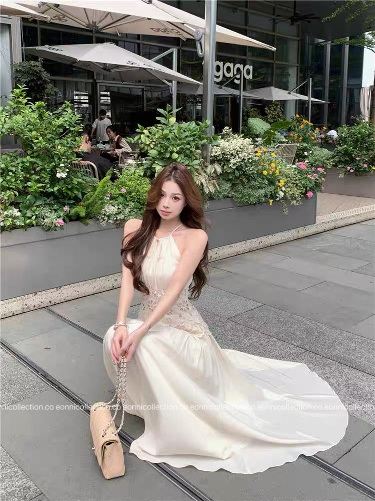 #2075 Halter Neck Maxi With Lace Panels & Cut Out Detailing（2 Colors）