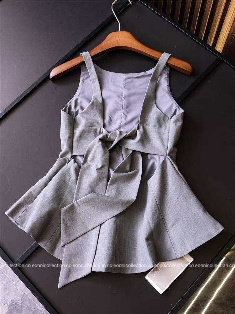 #1095 Elegant Backless Sleeveless Top – Bow & Peplum Design